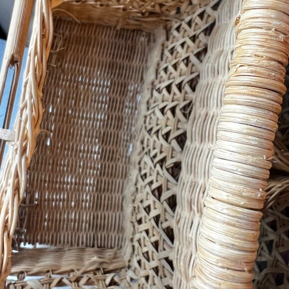 Vintage Handwoven Rattan Bottle Holder Caddy With Bamboo Handle - Picture 8 of 12